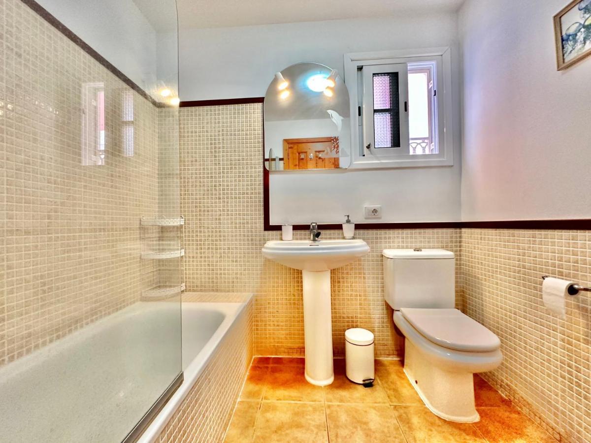 Biltmore Relax House Сан Мигел де Абона Екстериор снимка